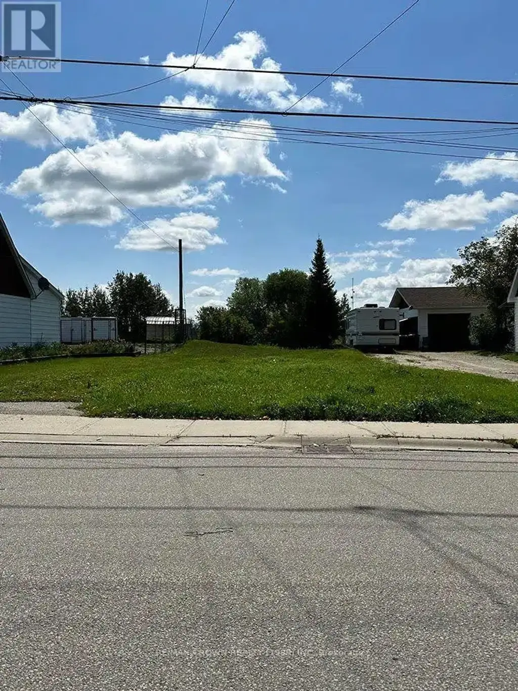 107 Hollywood Avenue, Smooth Rock Falls (SRF)