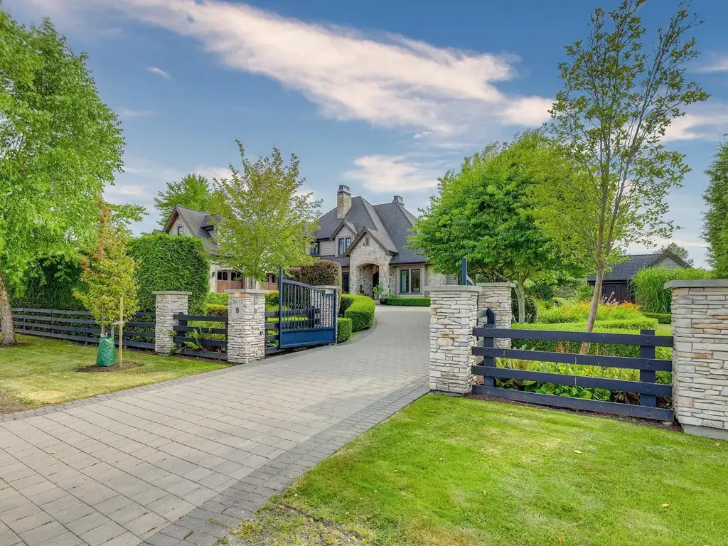 20152 2 Avenue, Langley