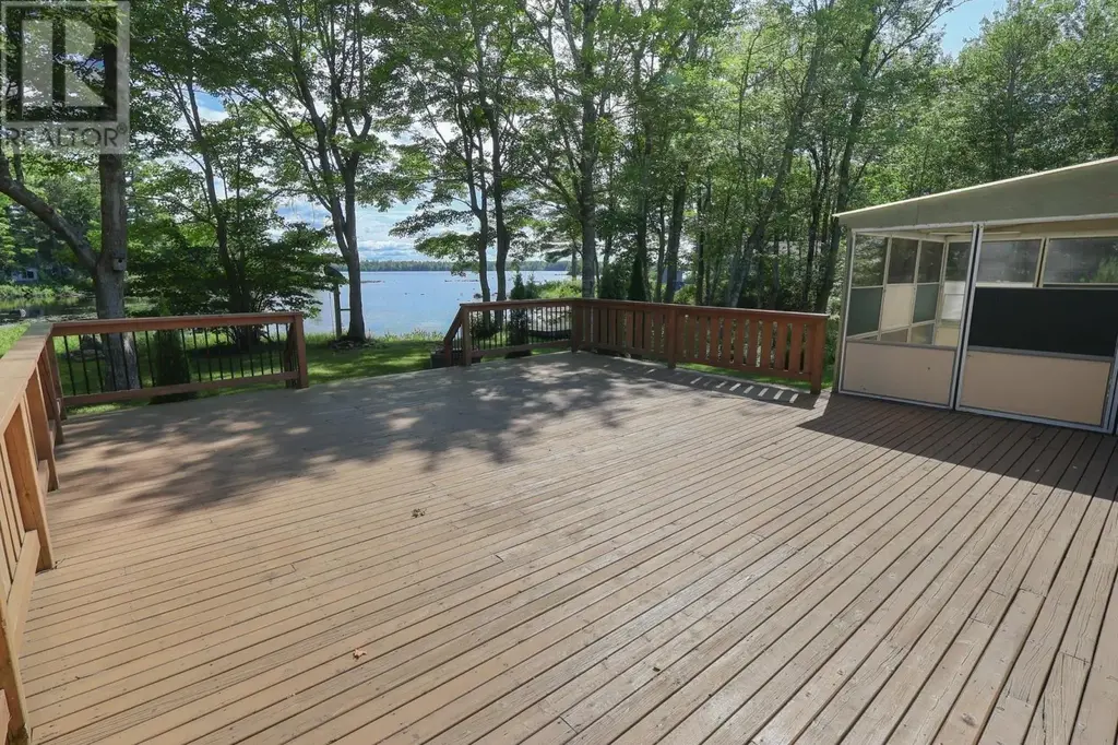 21 Lakeview Road, Hemford