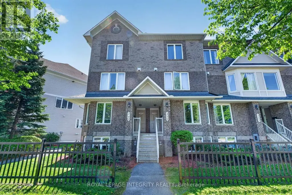 256 Cresthaven Drive, Ottawa