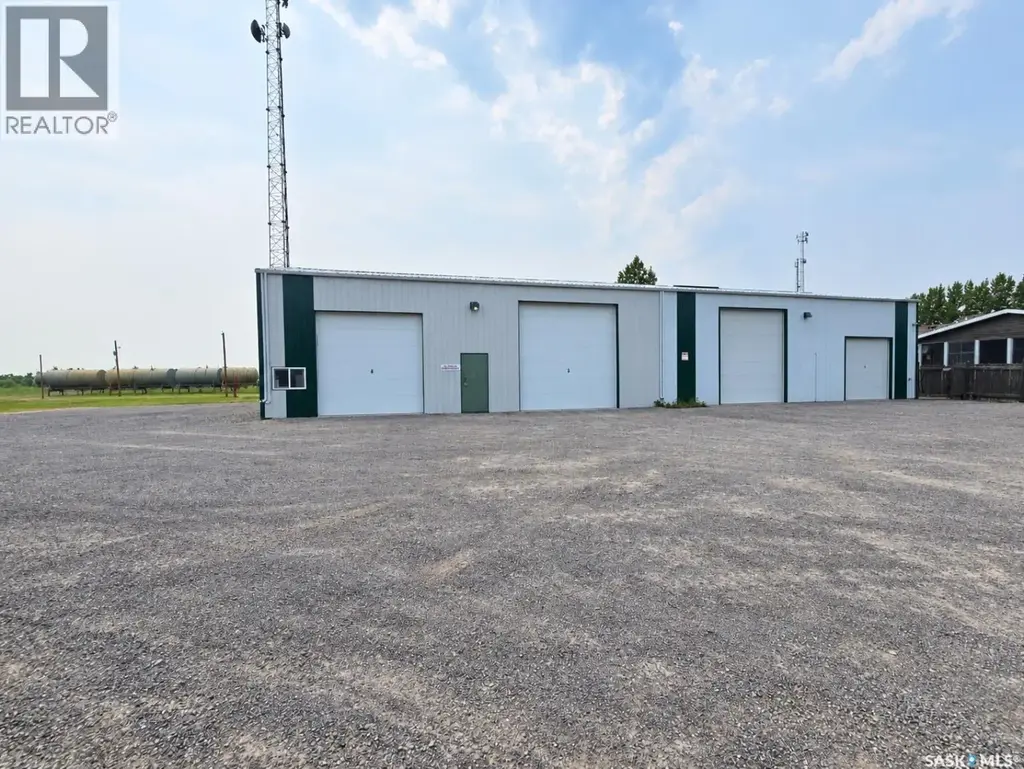 1 Eddys Avenue, Halbrite