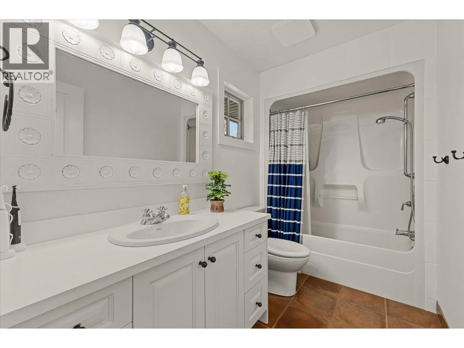 4295 Hobson Road. Kelowna, British Columbia