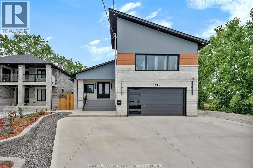 2585 Kenora Street, Windsor