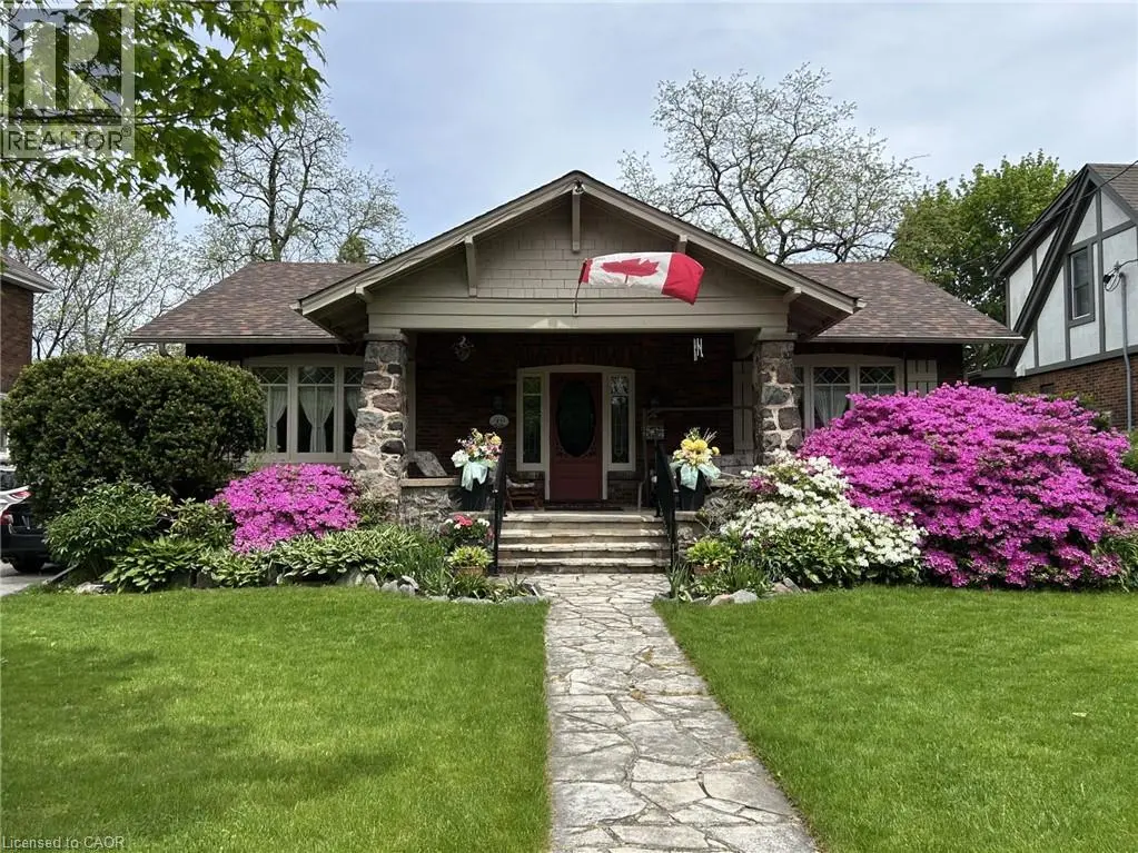 569 Locust Street, Burlington