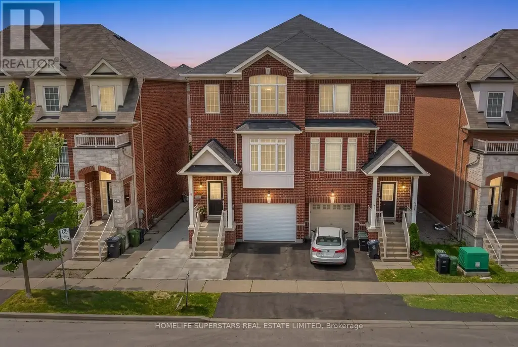 18 Mary Chapman Boulevard, Toronto (Humberlea-Pelmo Park)