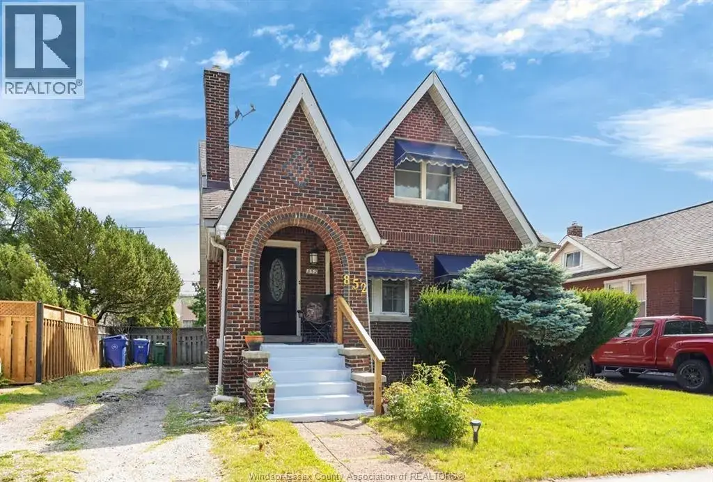 852 Reedmere, Windsor