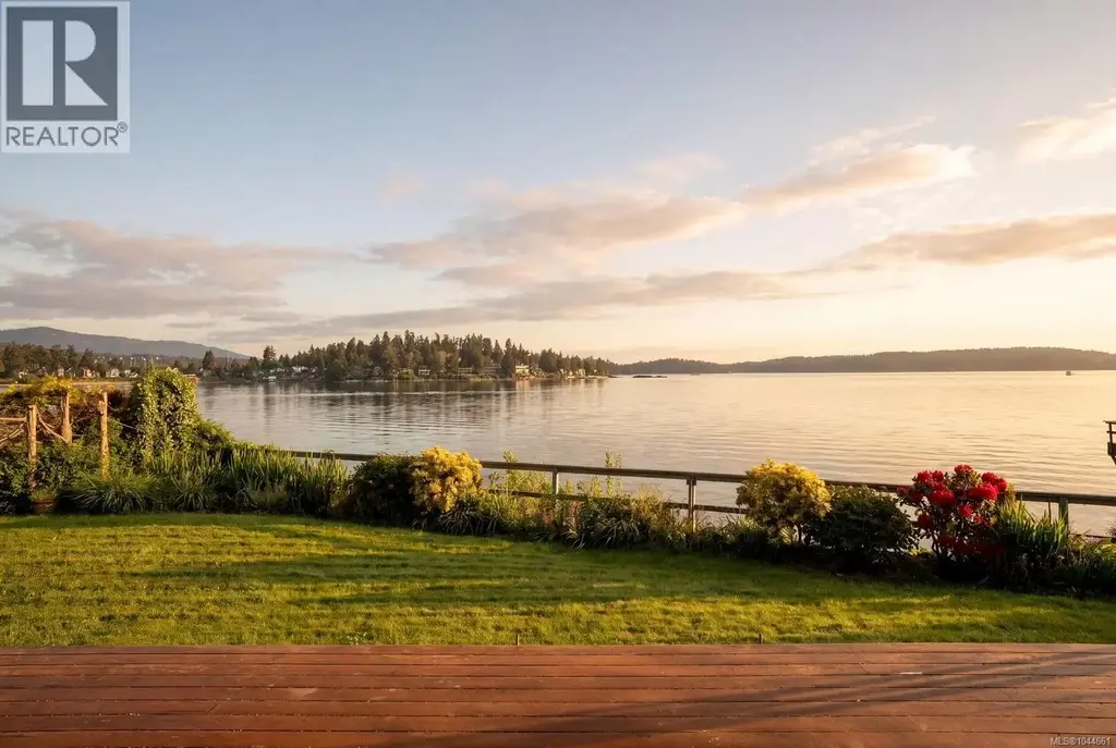2444 Whidby Lane, Sidney