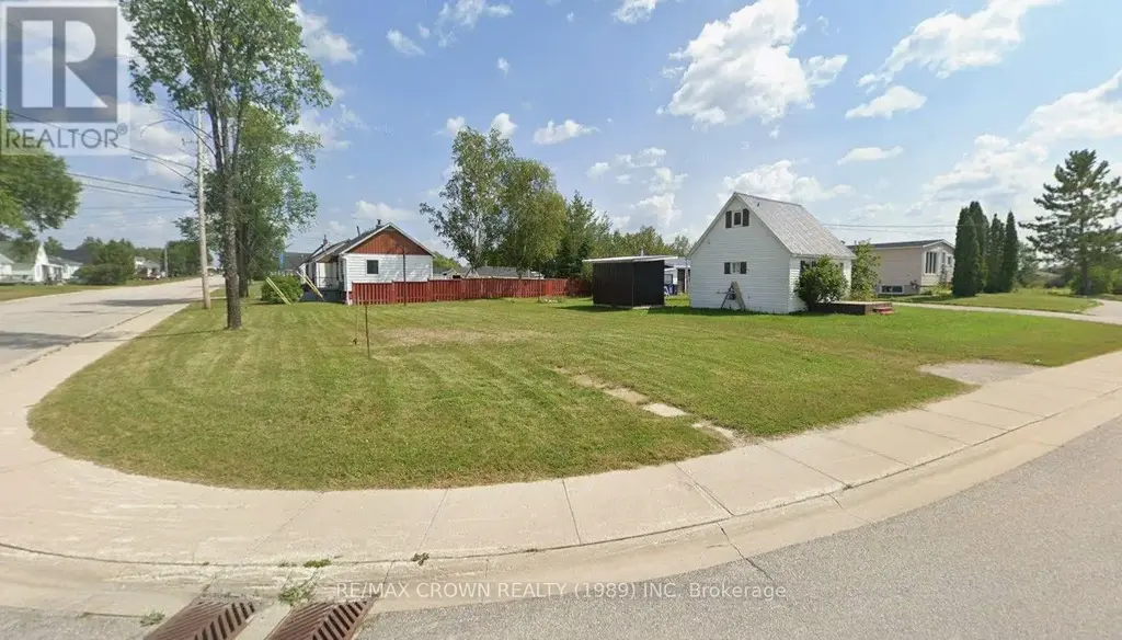 71 Hollywood Avenue, Smooth Rock Falls (SRF)