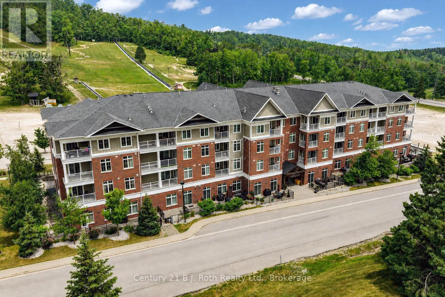 Suite 206 - 40 Horseshoe Boulevard, Oro-Medonte (Horseshoe Valley)