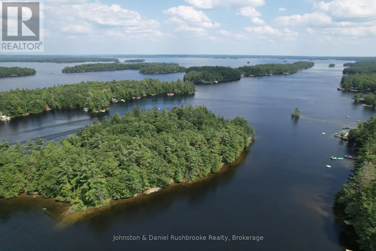 2 Island 24lm (denison), Gravenhurst (Muskoka (S))