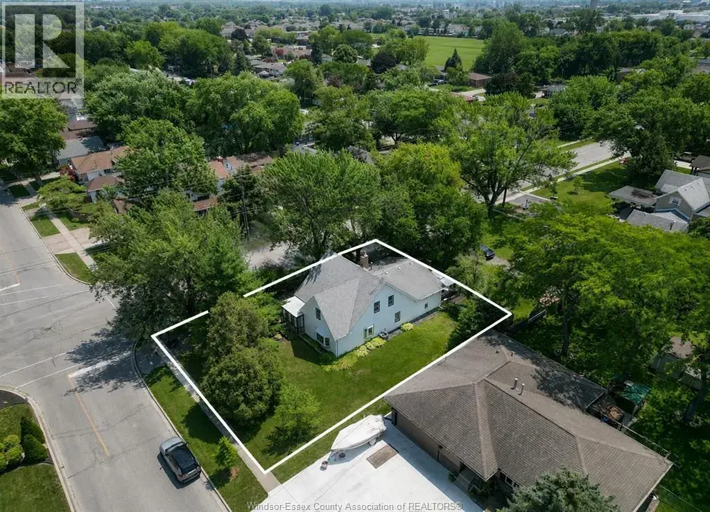 12437 St Thomas, Tecumseh