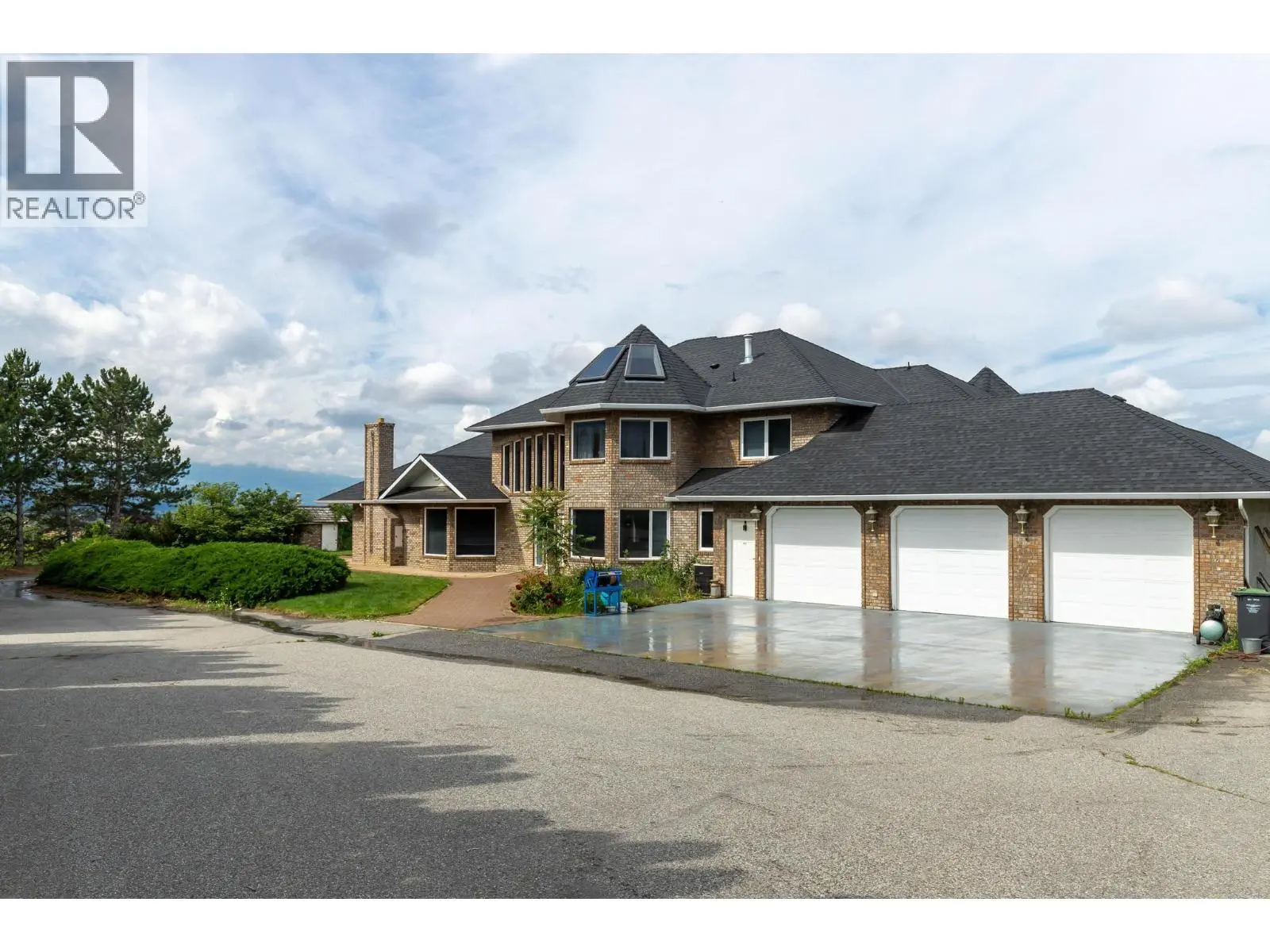 1135 Graf Road. Kelowna, British Columbia