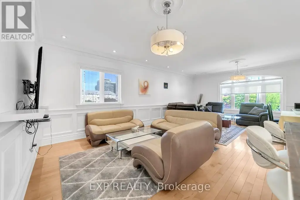 2nd Floor - 2 Mackay Drive, Richmond Hill (South Richvale)