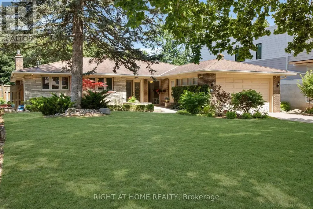 39 Grovetree Road, Toronto (Thistletown-Beaumonde Heights)