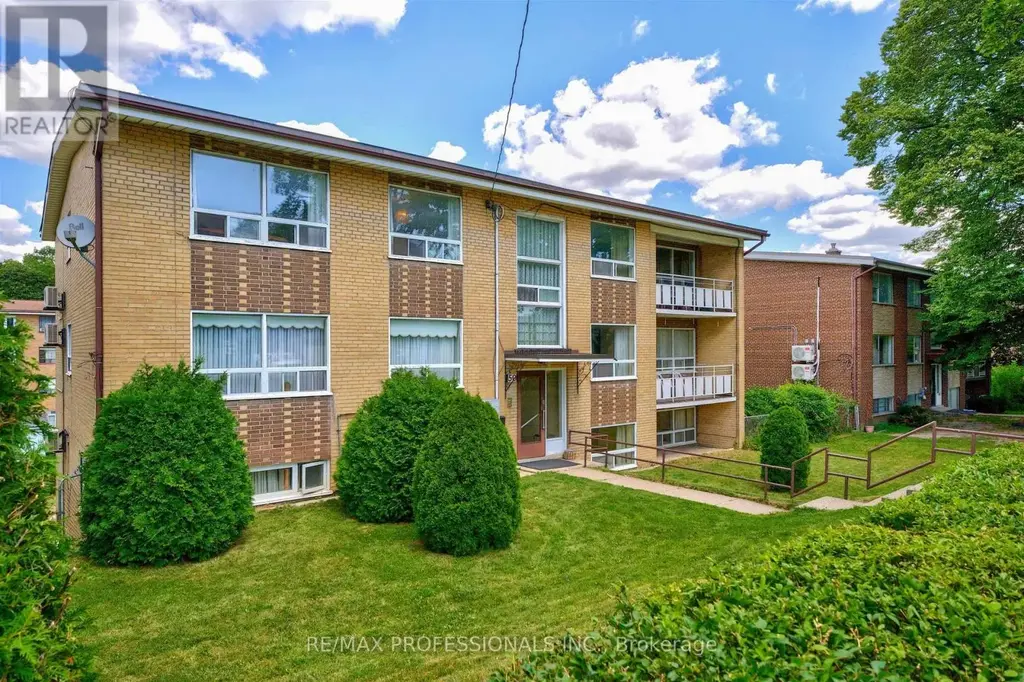 50 Waniska Avenue, Toronto (Stonegate-Queensway)