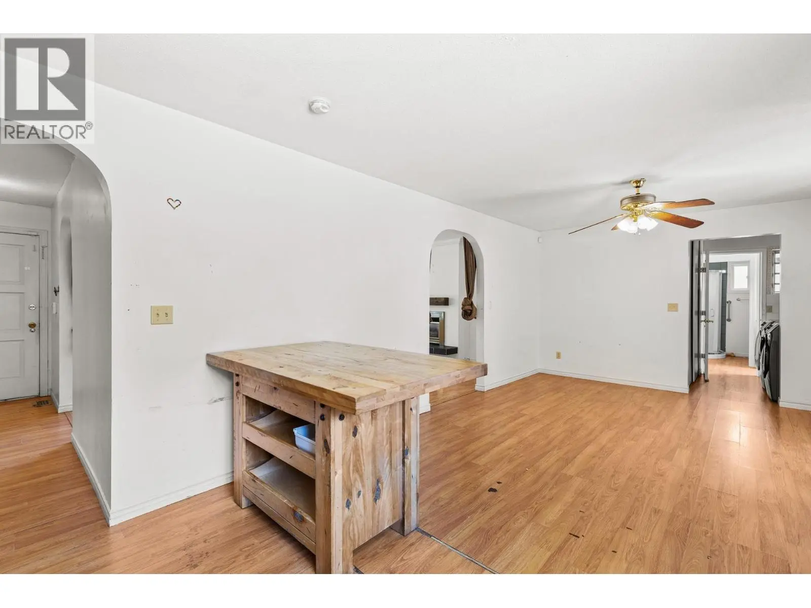 925 Sutherland Avenue. Kelowna, British Columbia