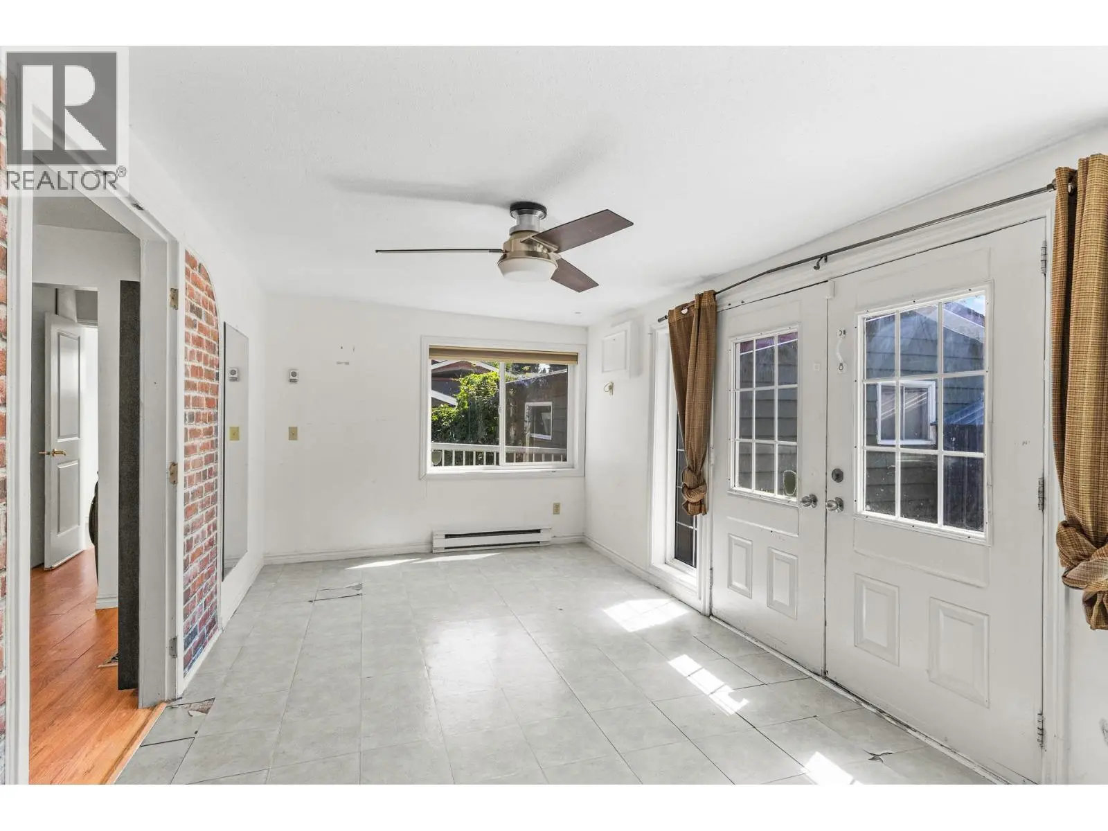 925 Sutherland Avenue. Kelowna, British Columbia