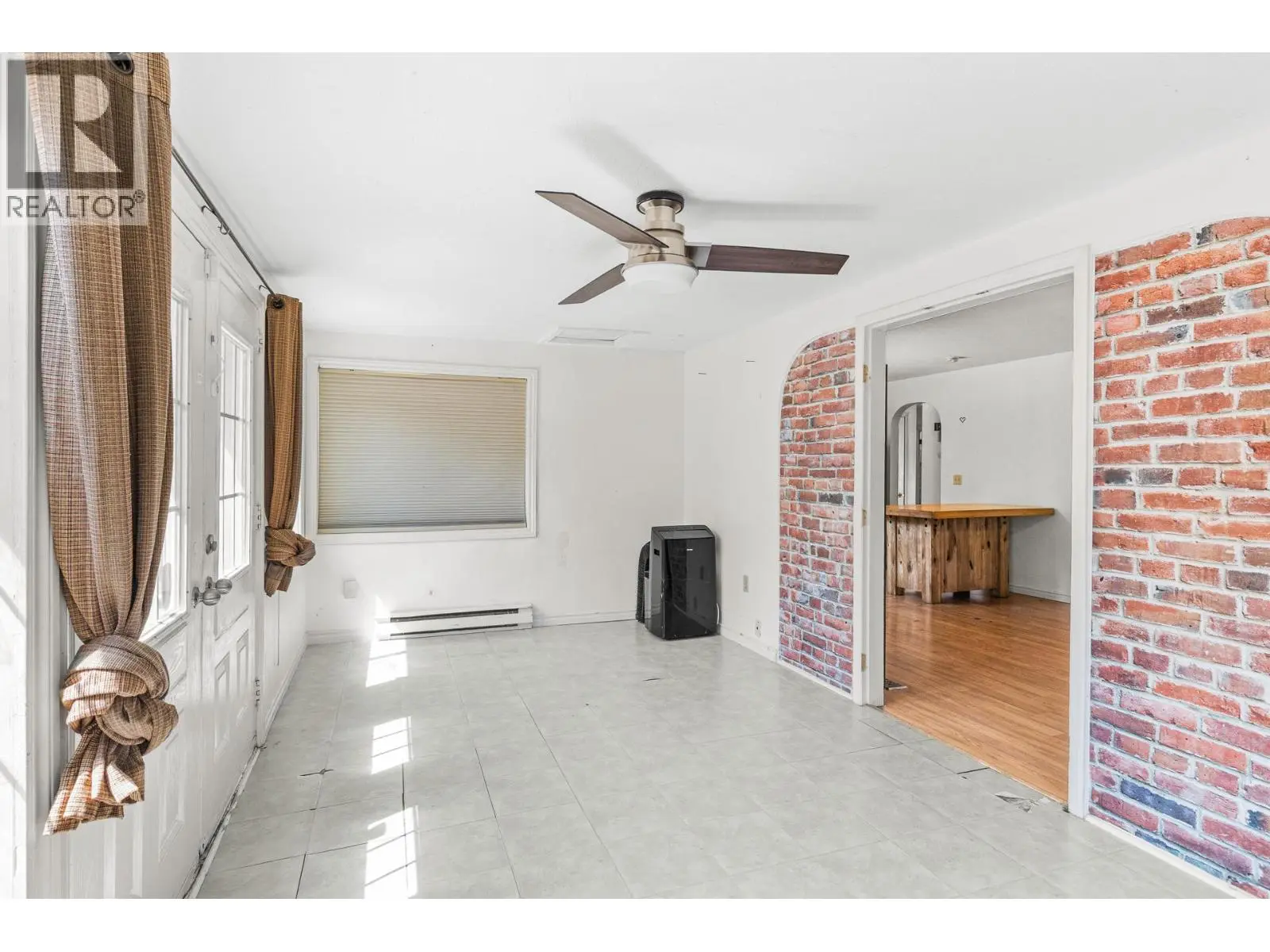 925 Sutherland Avenue. Kelowna, British Columbia