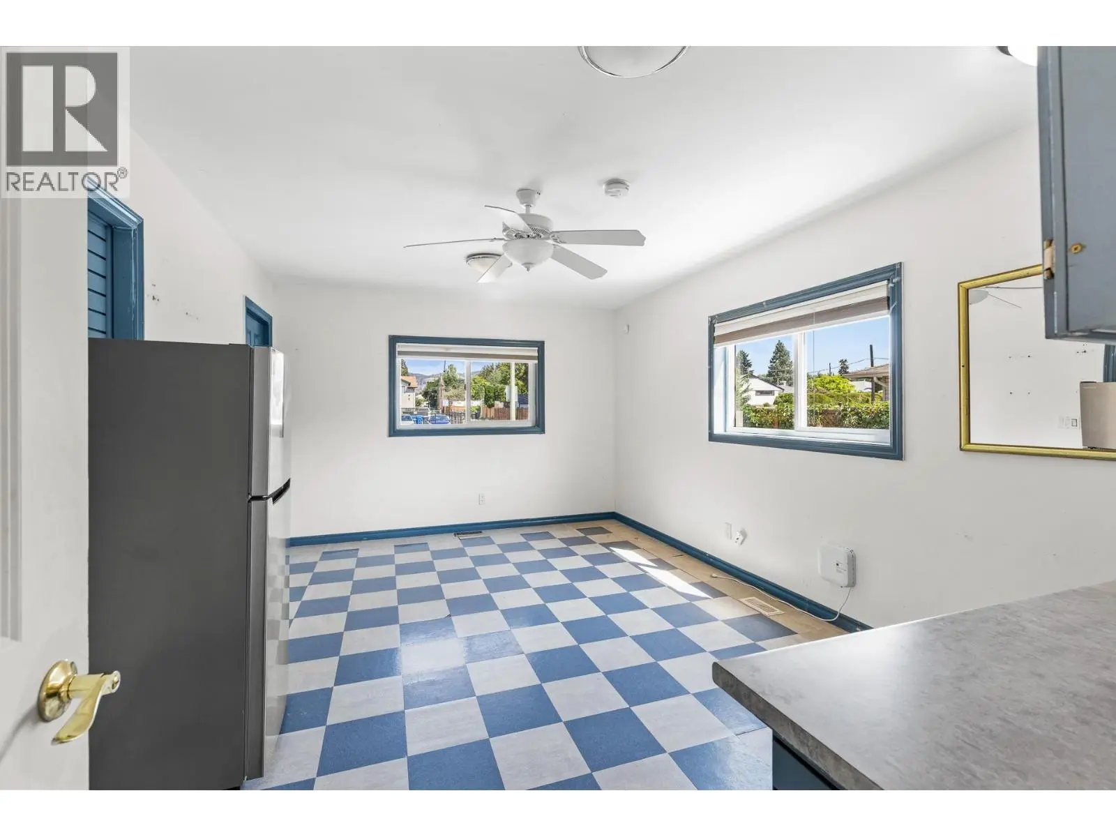 925 Sutherland Avenue. Kelowna, British Columbia