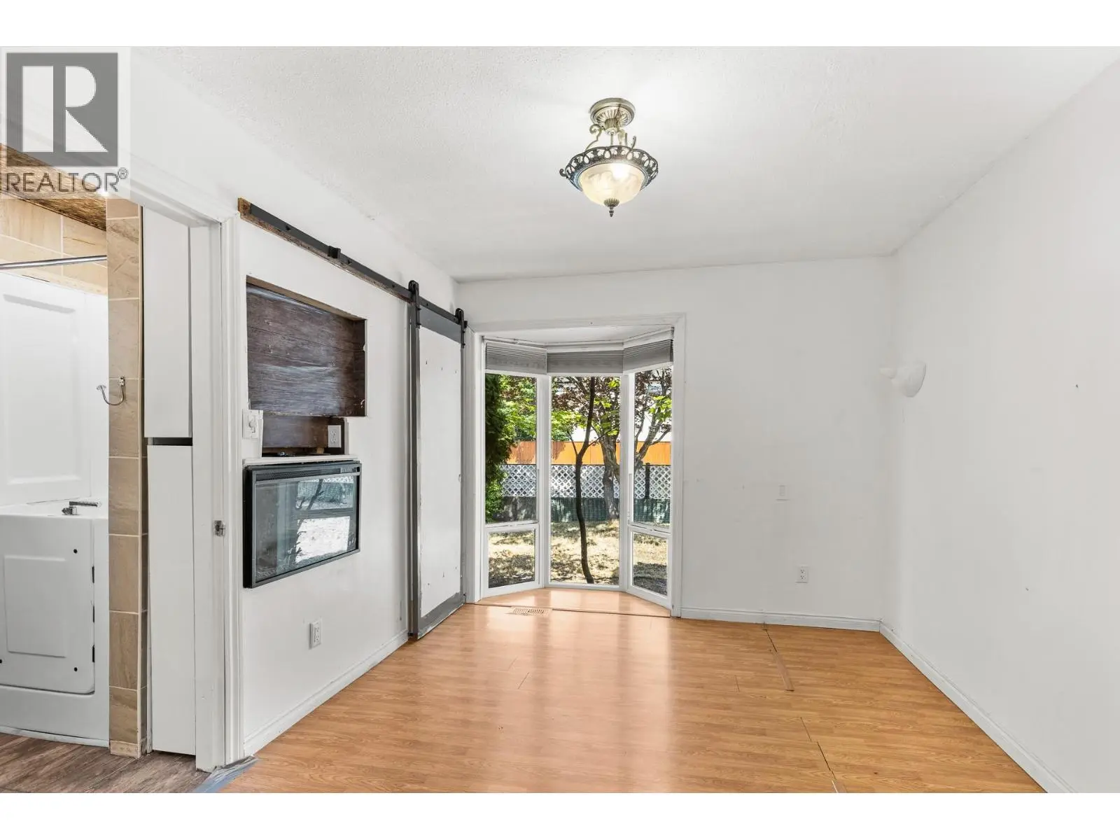 925 Sutherland Avenue. Kelowna, British Columbia