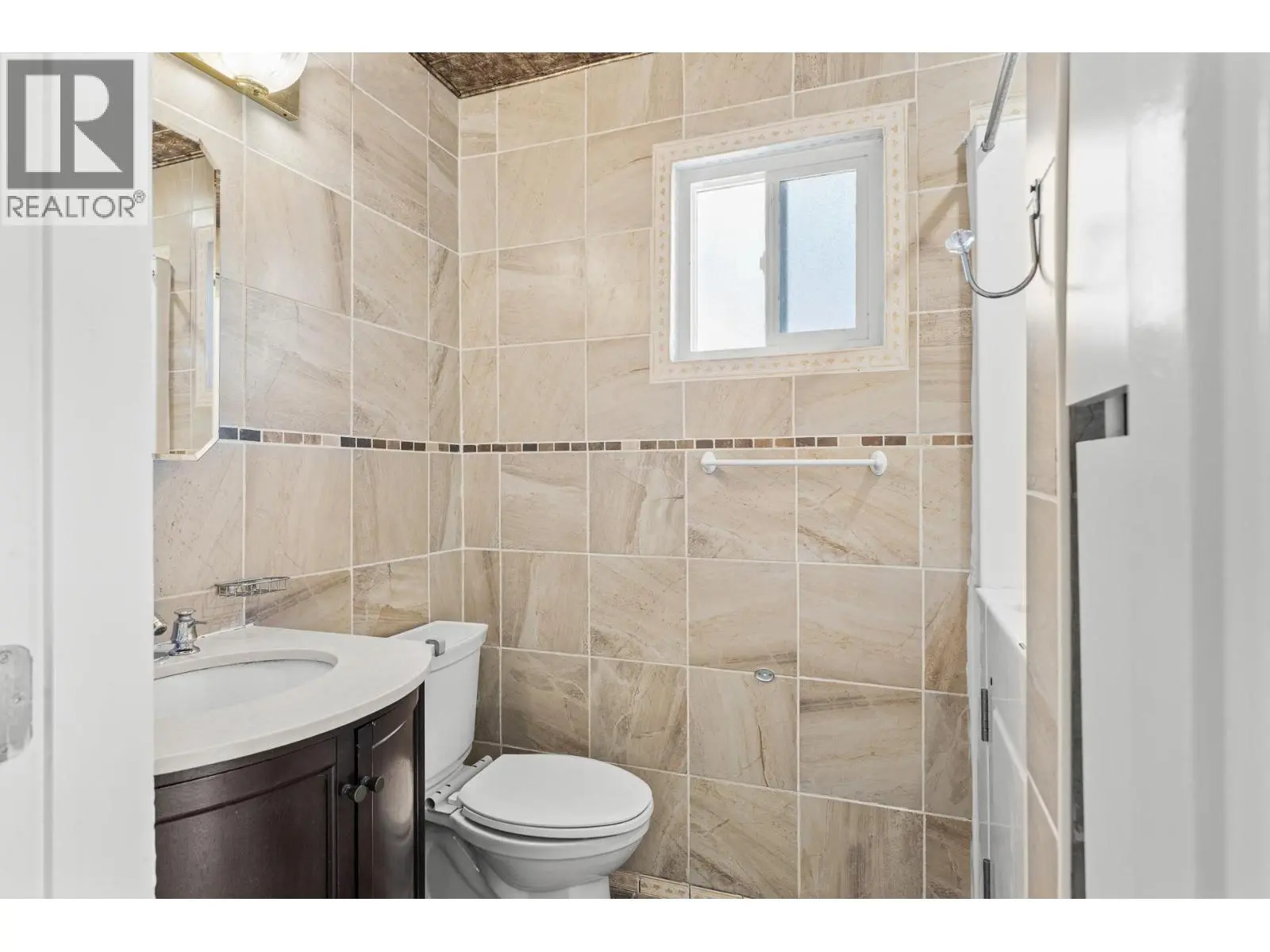 925 Sutherland Avenue. Kelowna, British Columbia