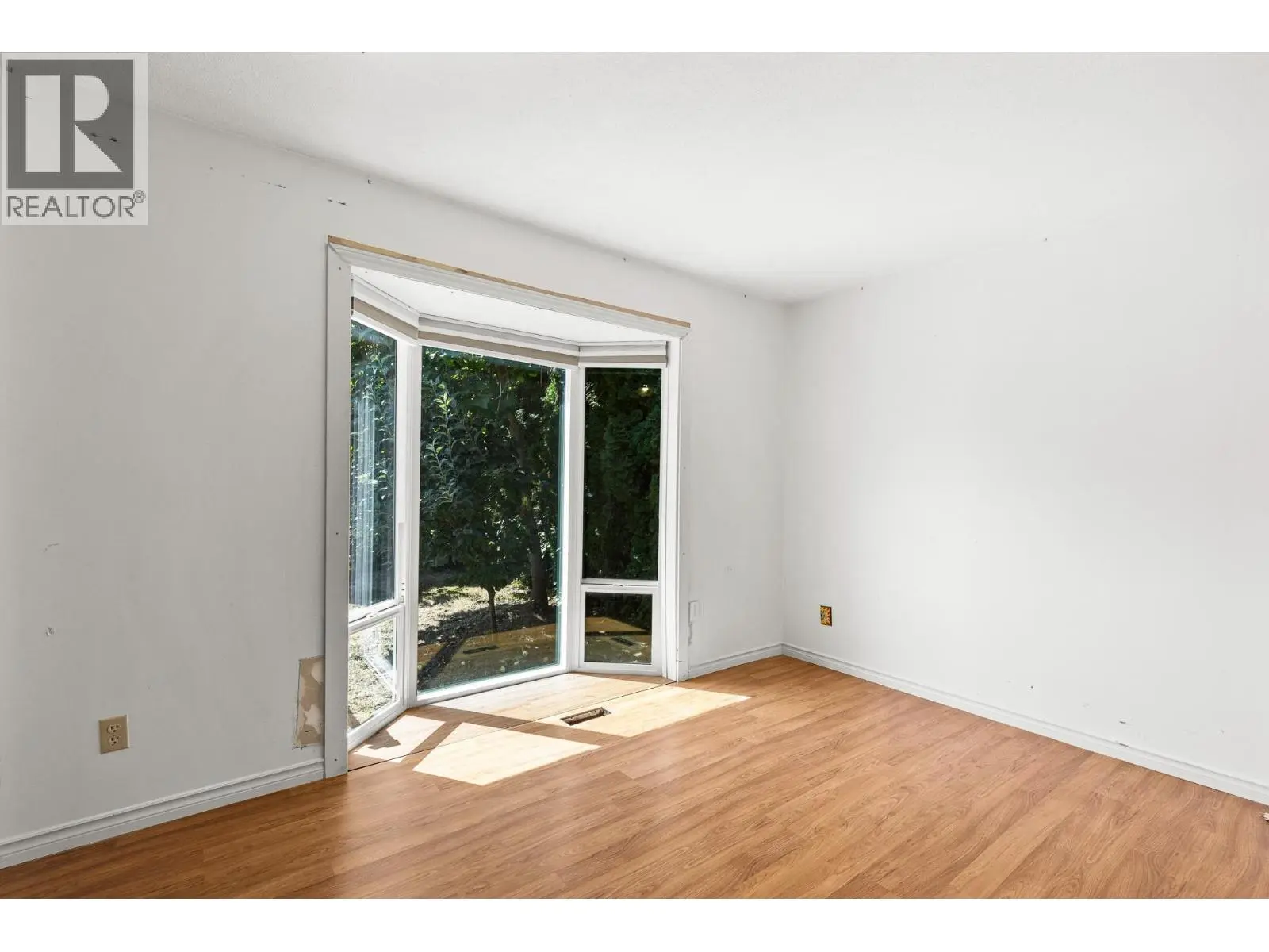 925 Sutherland Avenue. Kelowna, British Columbia