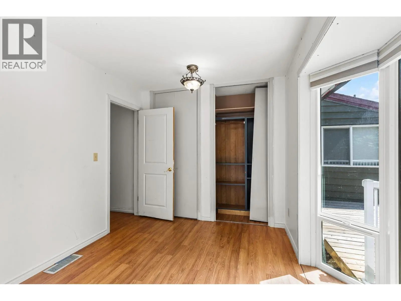 925 Sutherland Avenue. Kelowna, British Columbia