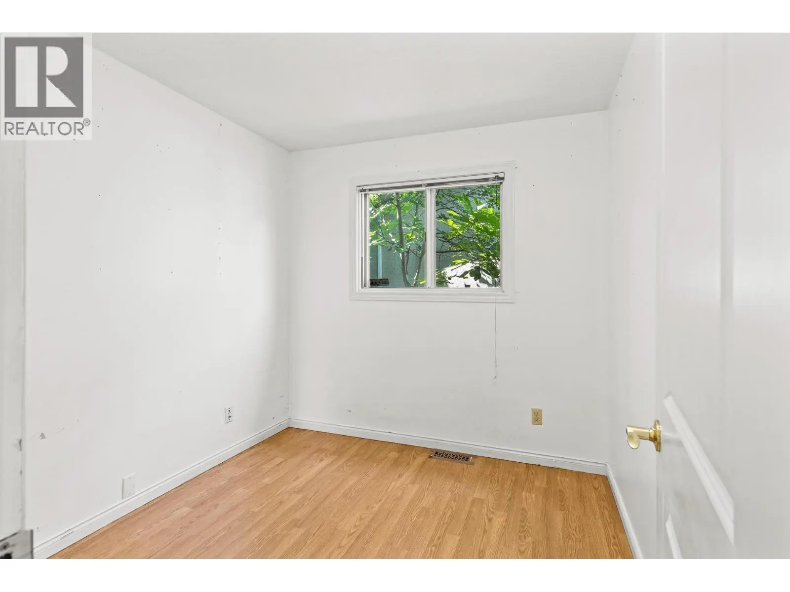 925 Sutherland Avenue. Kelowna, British Columbia