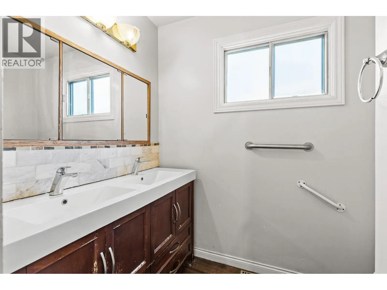 925 Sutherland Avenue. Kelowna, British Columbia