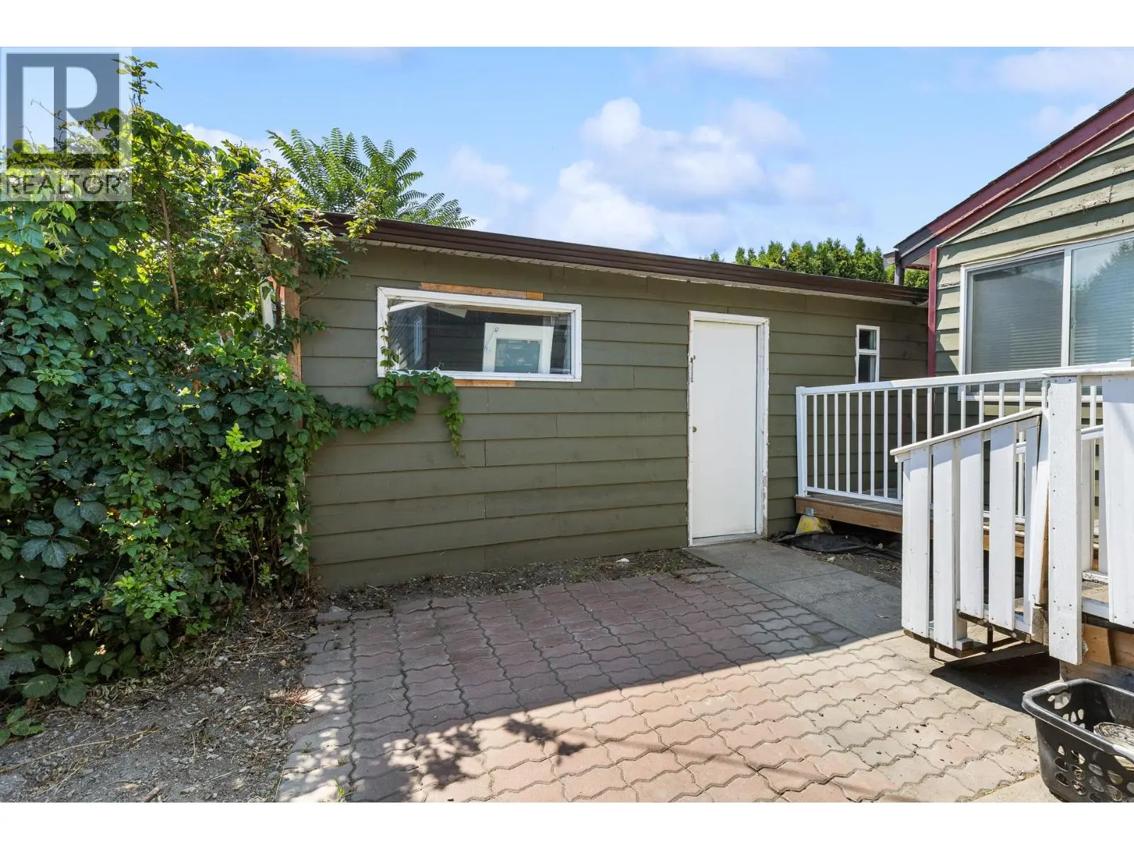 925 Sutherland Avenue. Kelowna, British Columbia