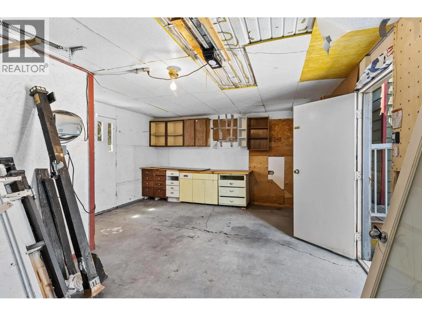 925 Sutherland Avenue. Kelowna, British Columbia