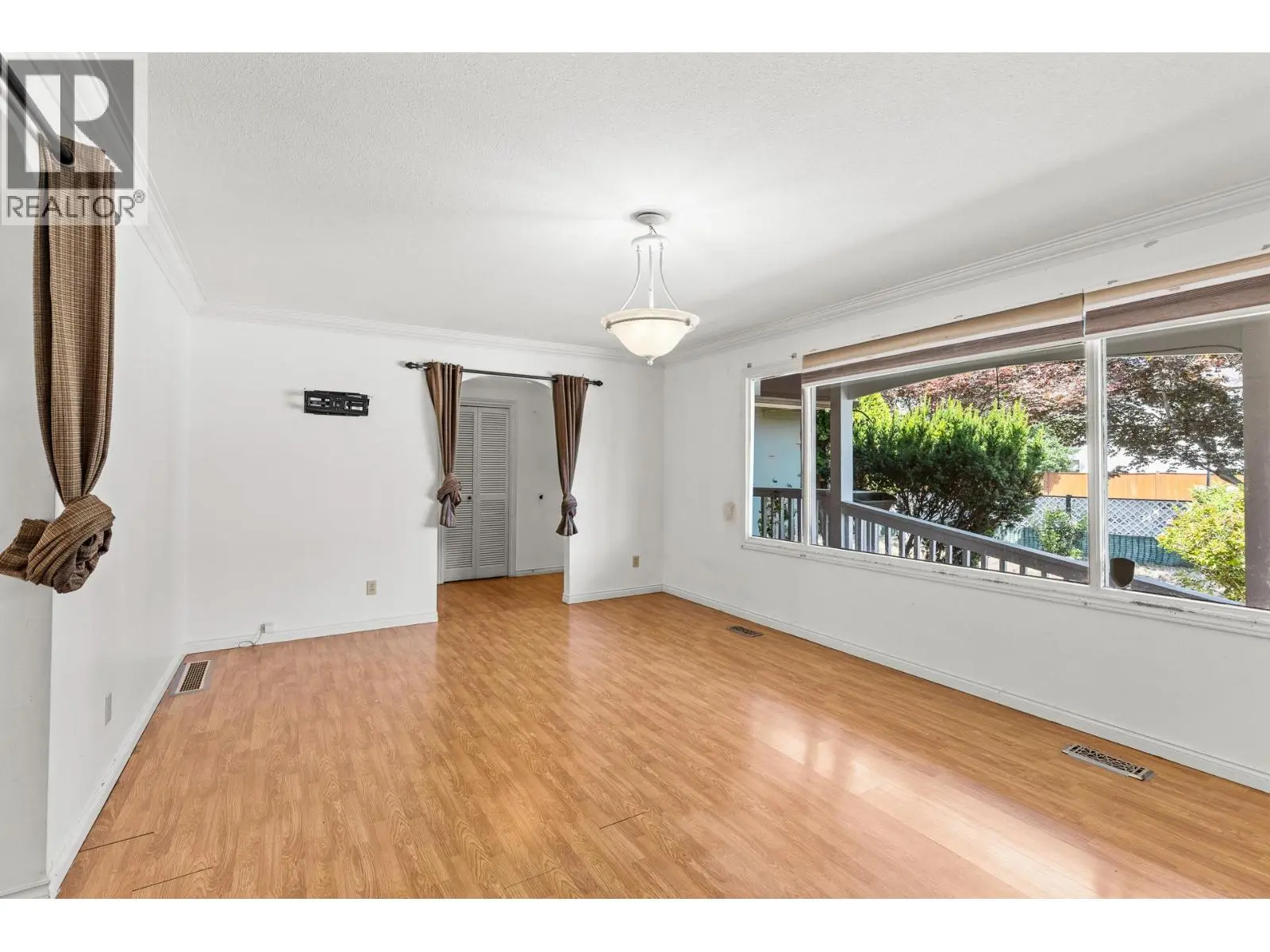 925 Sutherland Avenue. Kelowna, British Columbia