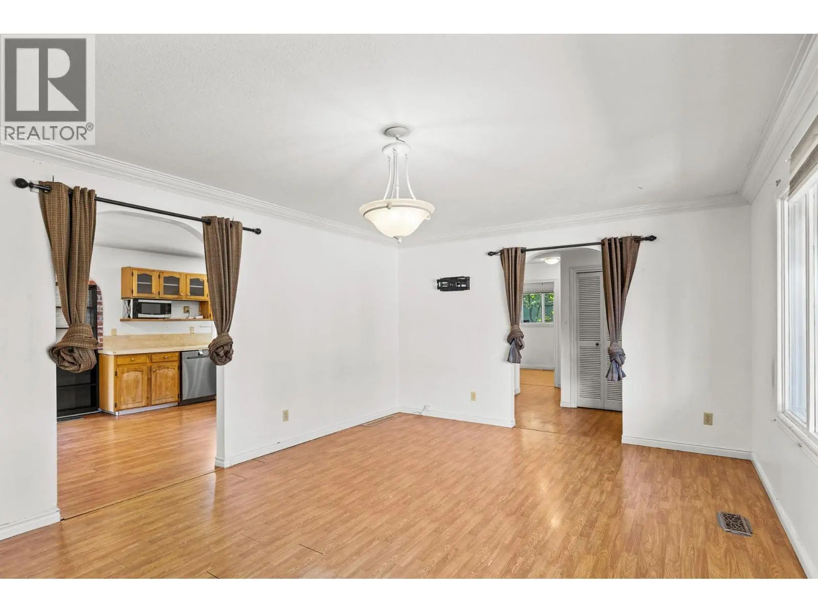 925 Sutherland Avenue. Kelowna, British Columbia