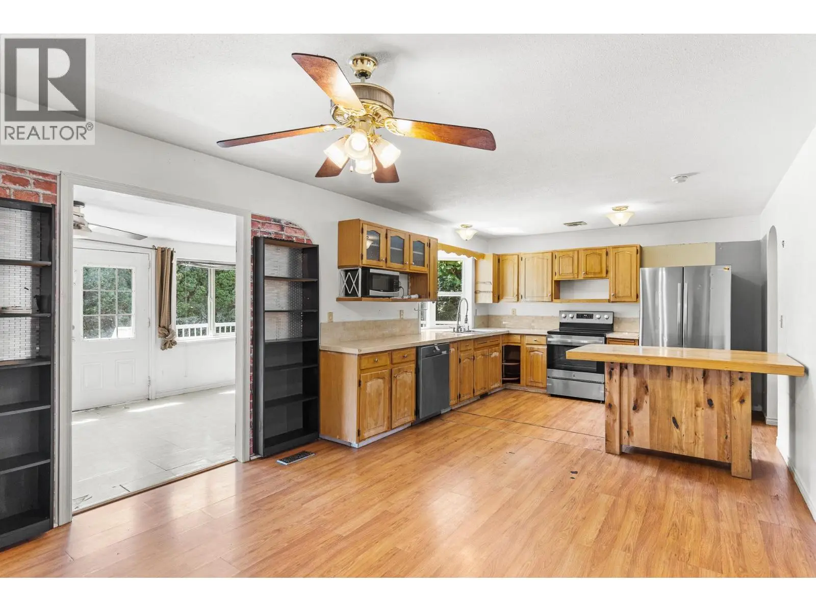 925 Sutherland Avenue. Kelowna, British Columbia
