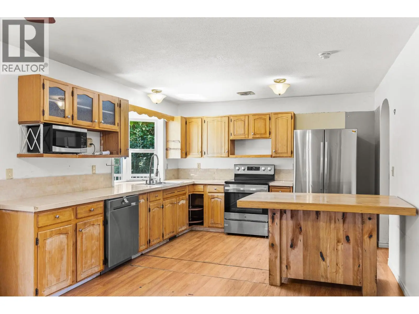 925 Sutherland Avenue. Kelowna, British Columbia