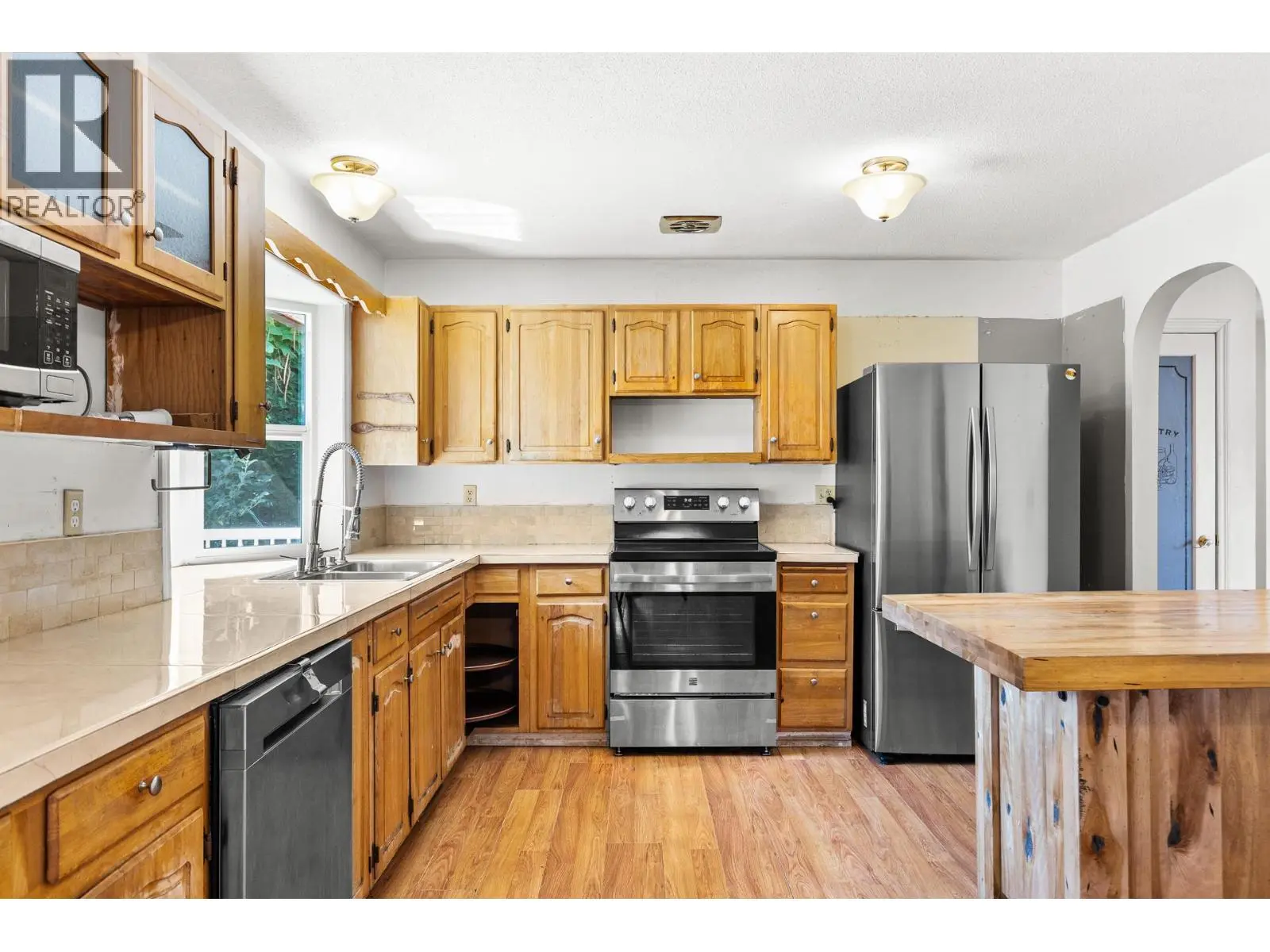 925 Sutherland Avenue. Kelowna, British Columbia