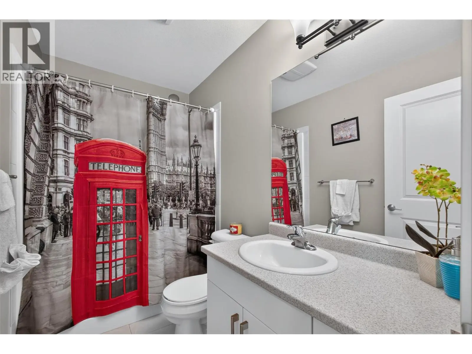335 Gerstmar Road Unit# 3. Kelowna, British Columbia