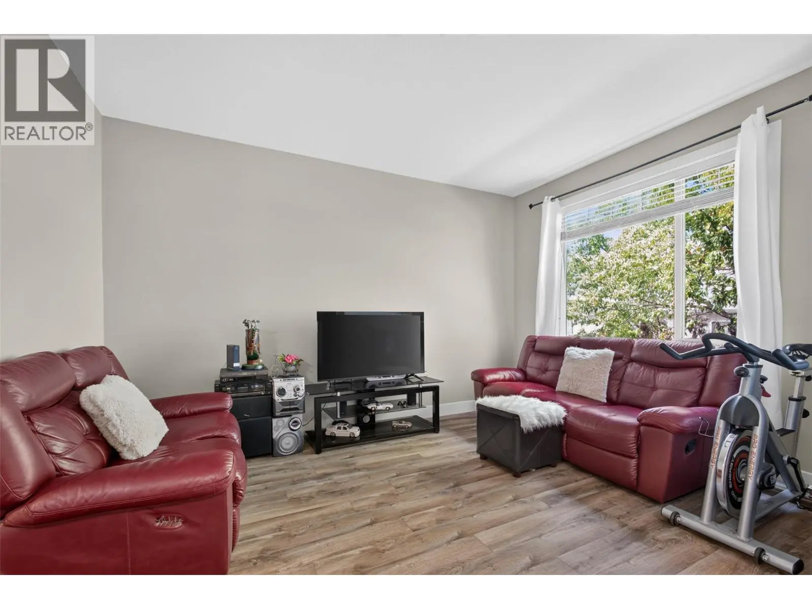 335 Gerstmar Road Unit# 3. Kelowna, British Columbia