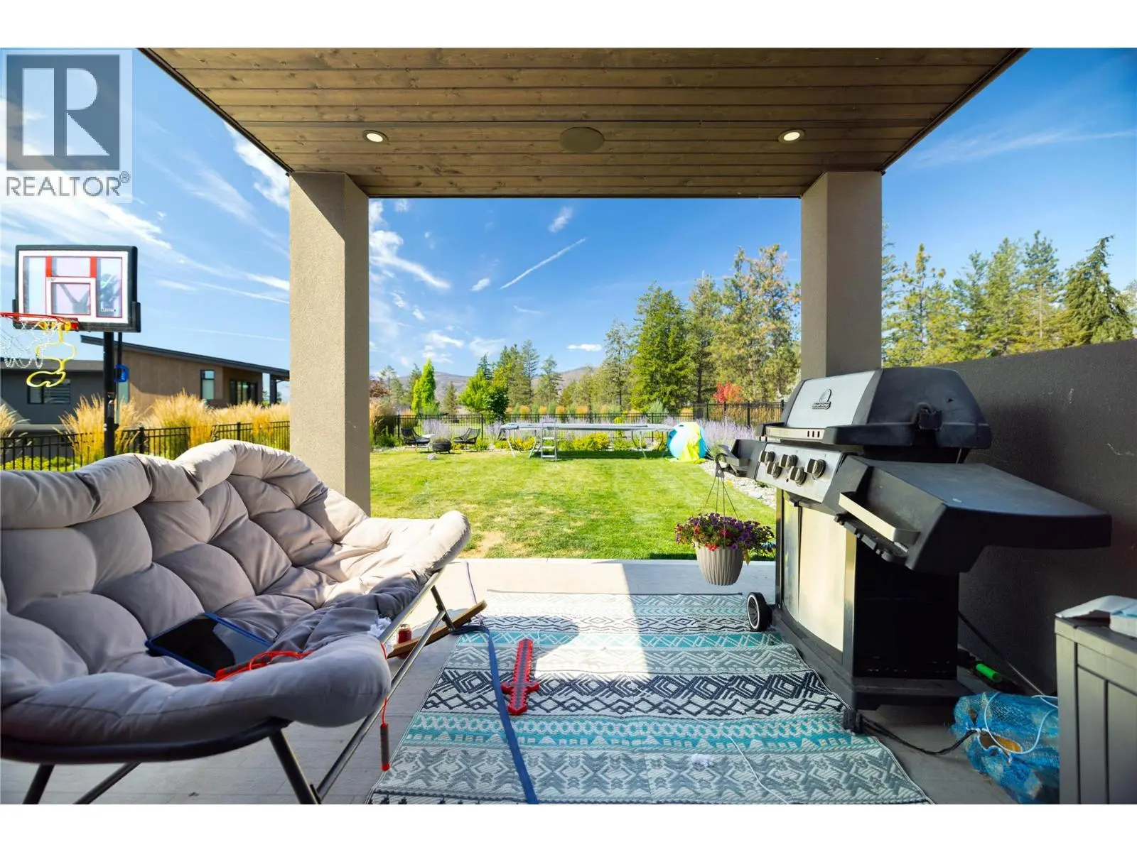10272 Long Road. Lake Country, British Columbia