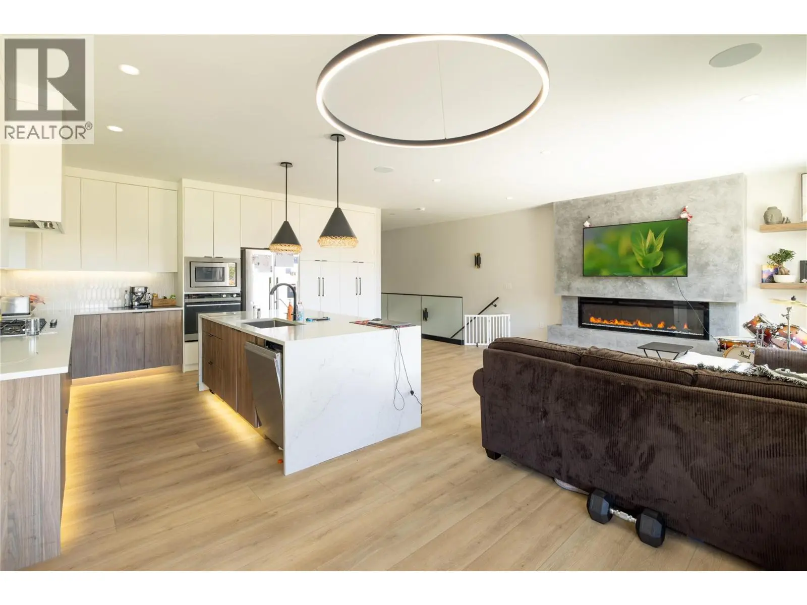 10272 Long Road. Lake Country, British Columbia