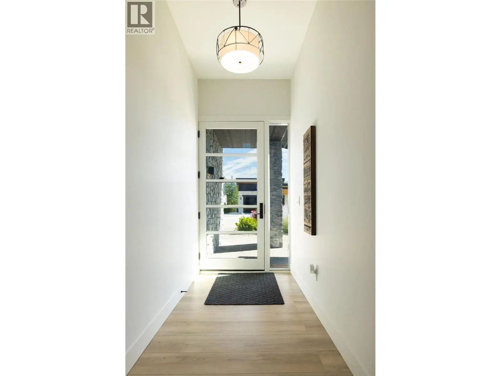 10272 Long Road. Lake Country, British Columbia