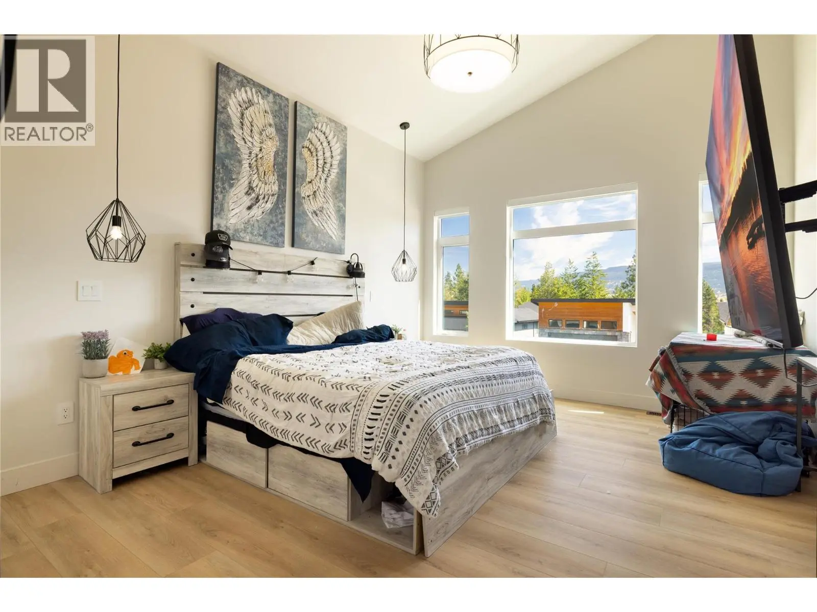 10272 Long Road. Lake Country, British Columbia