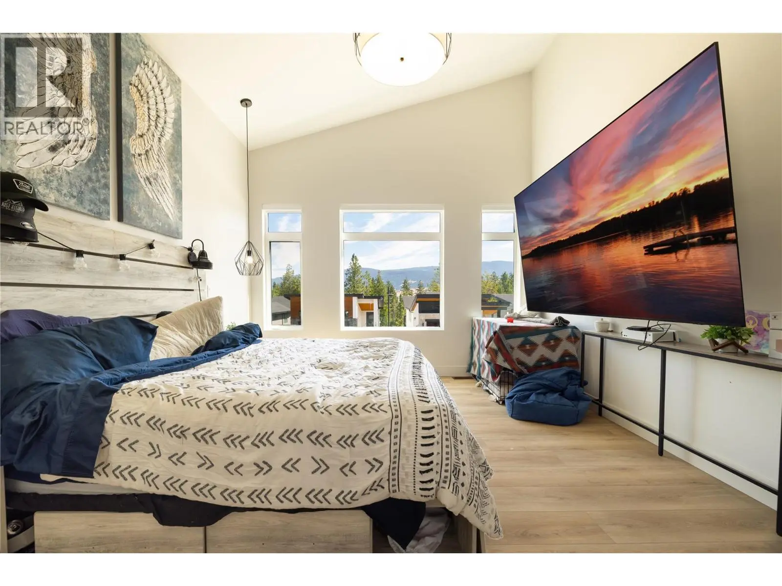 10272 Long Road. Lake Country, British Columbia
