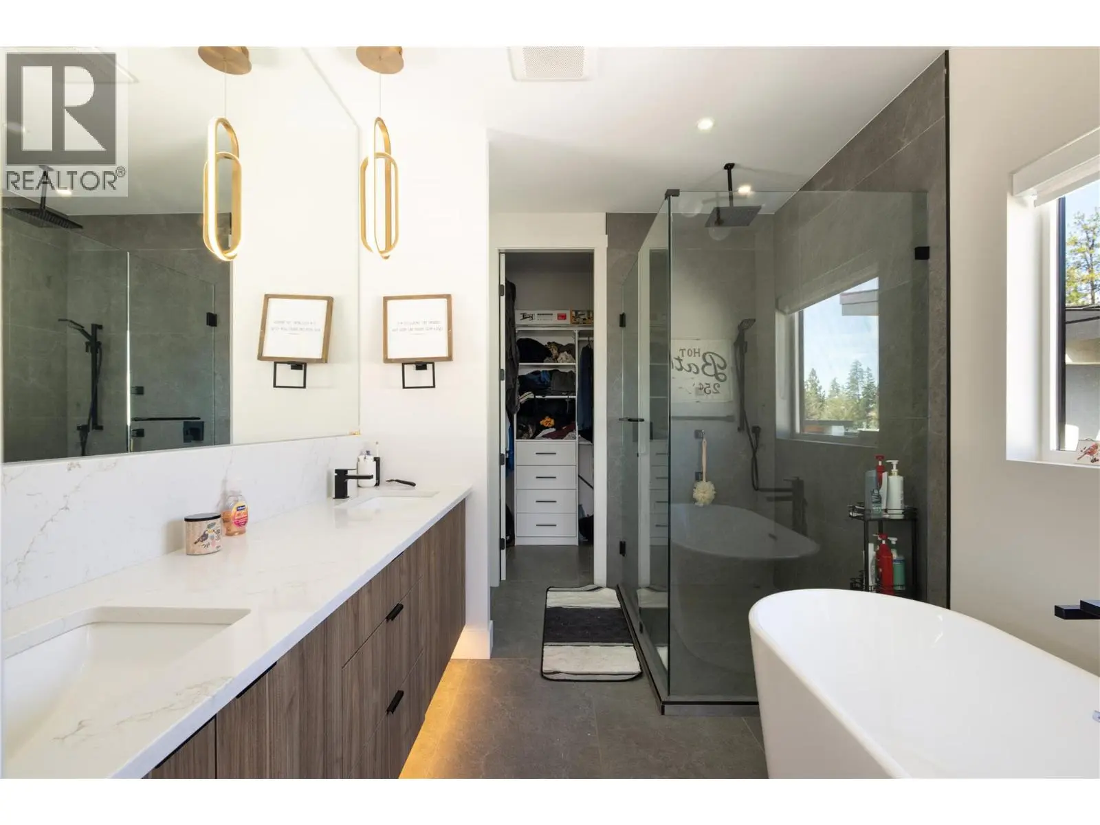 10272 Long Road. Lake Country, British Columbia