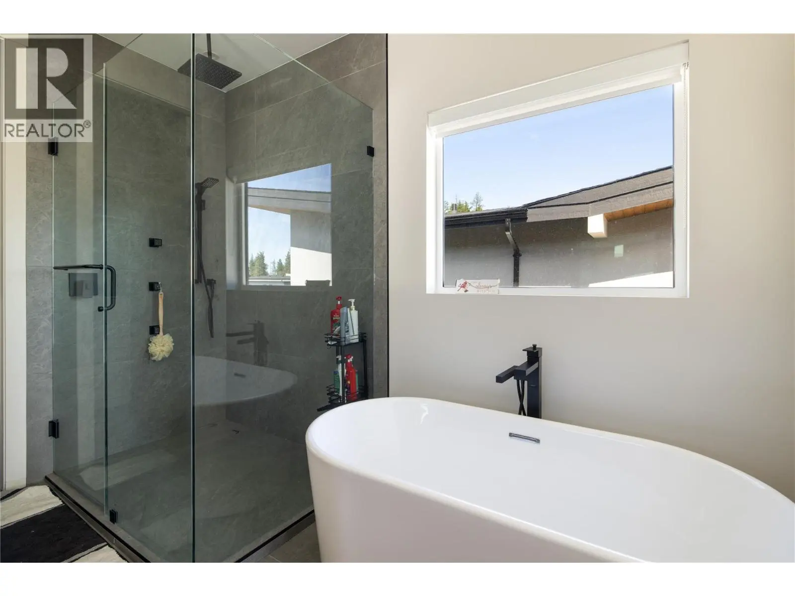 10272 Long Road. Lake Country, British Columbia
