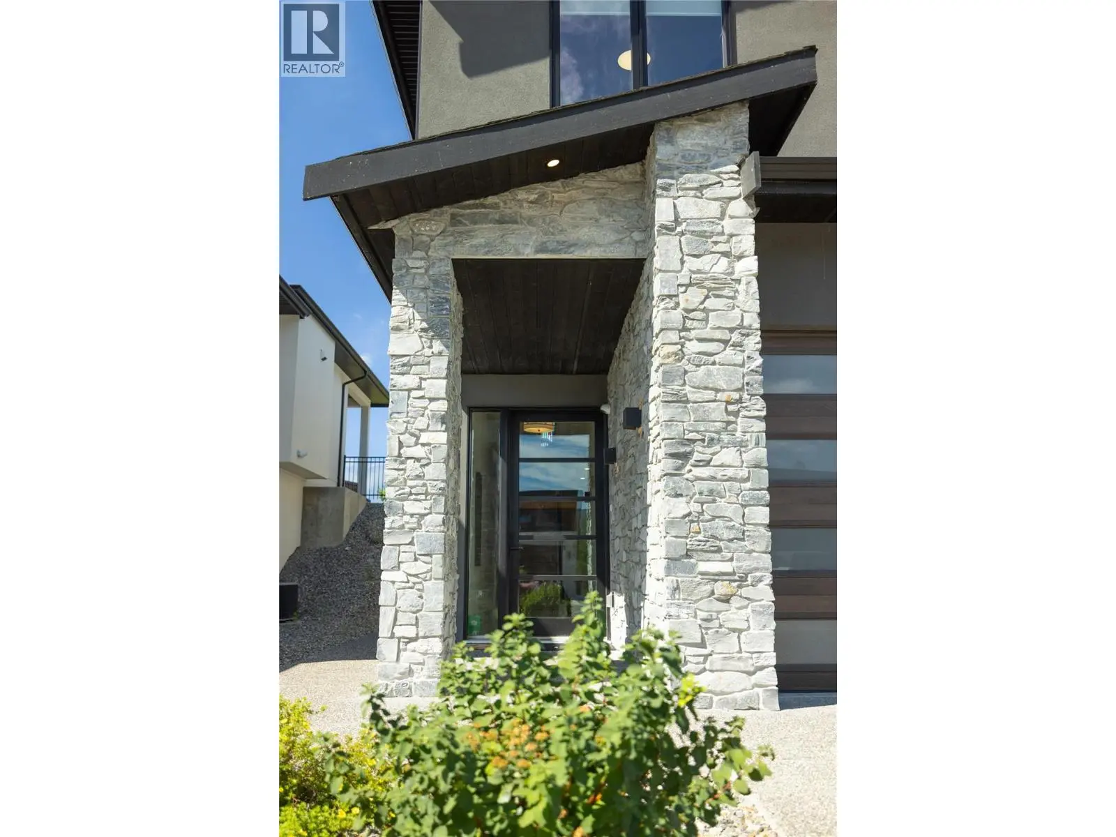 10272 Long Road. Lake Country, British Columbia