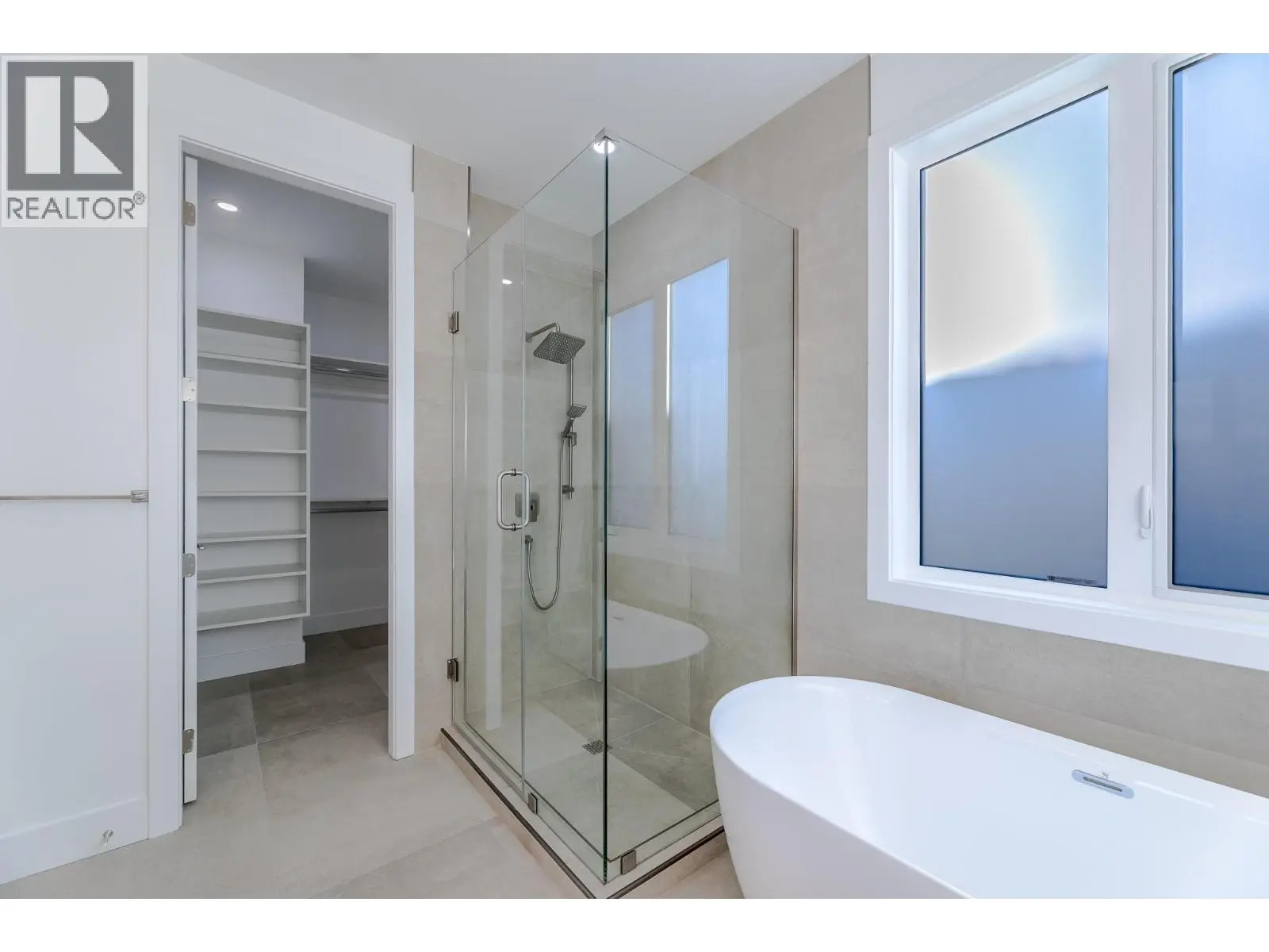 5586 Nixon Road. Summerland, British Columbia