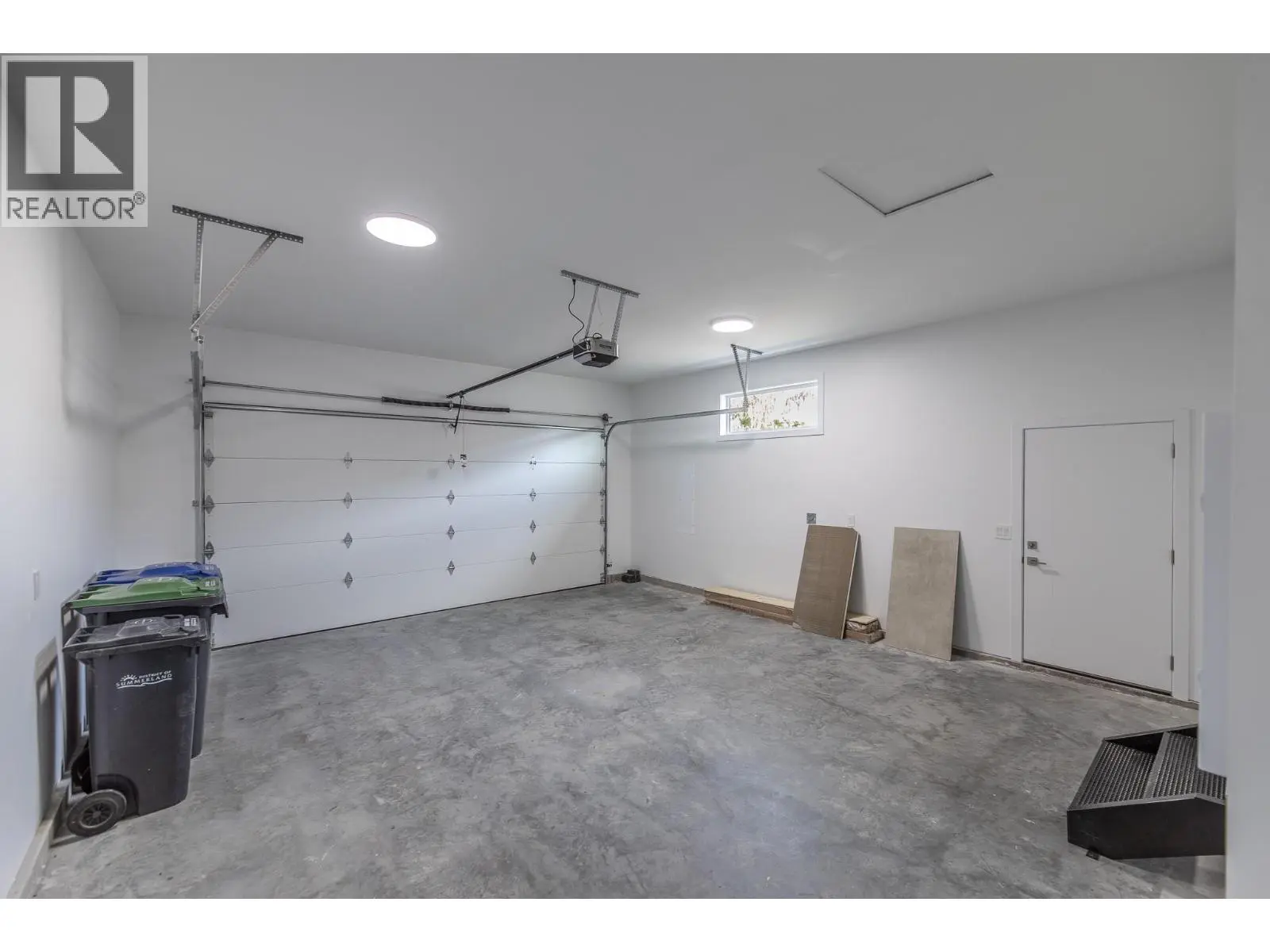 5586 Nixon Road. Summerland, British Columbia