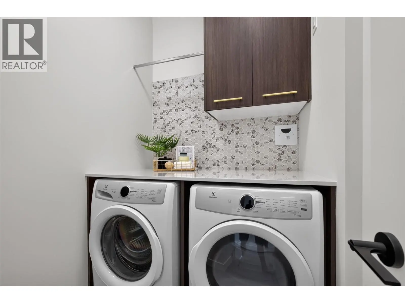 3800 Capozzi Road Unit# Ph2. Kelowna, British Columbia