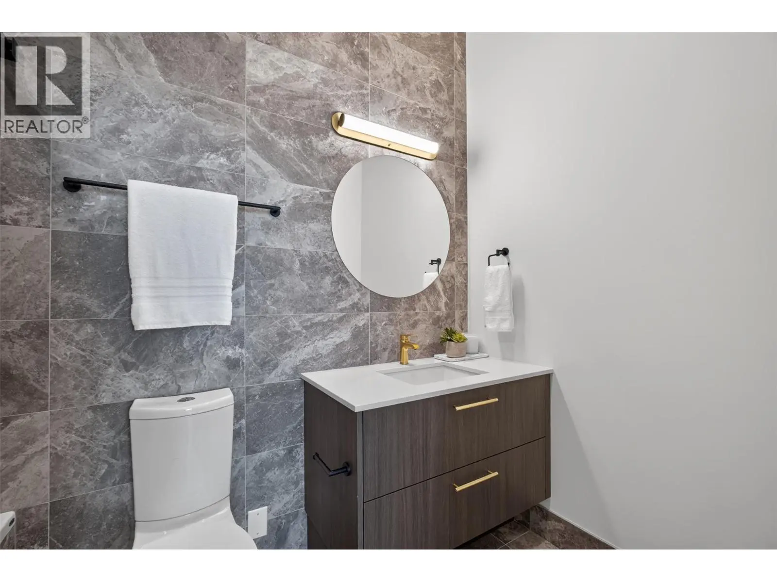 3800 Capozzi Road Unit# Ph2. Kelowna, British Columbia
